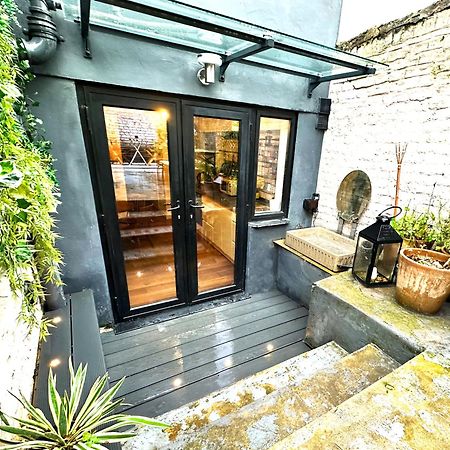 런던 Modern Flat With King Bed, Garden & Outdoor Dining 아파트 외부 사진